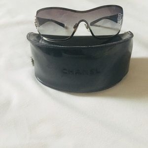 CHANEL Camellia sunglasses